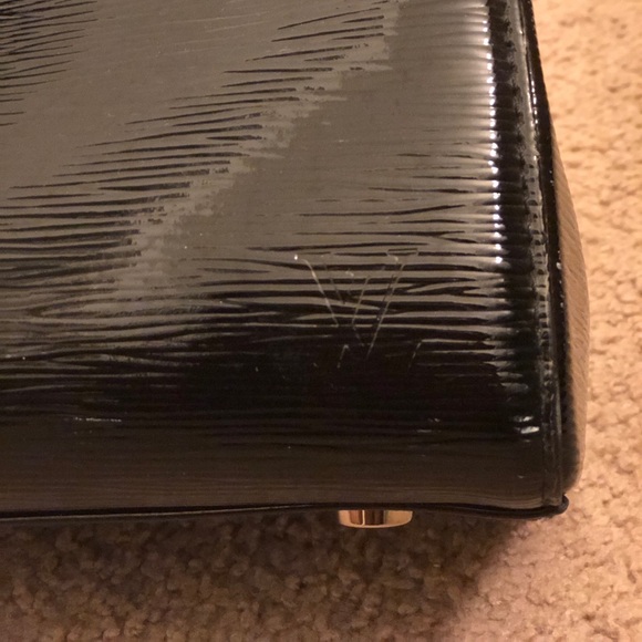 LOUIS Vuitton Electric Epi Brea MM - Picture 5 of 8